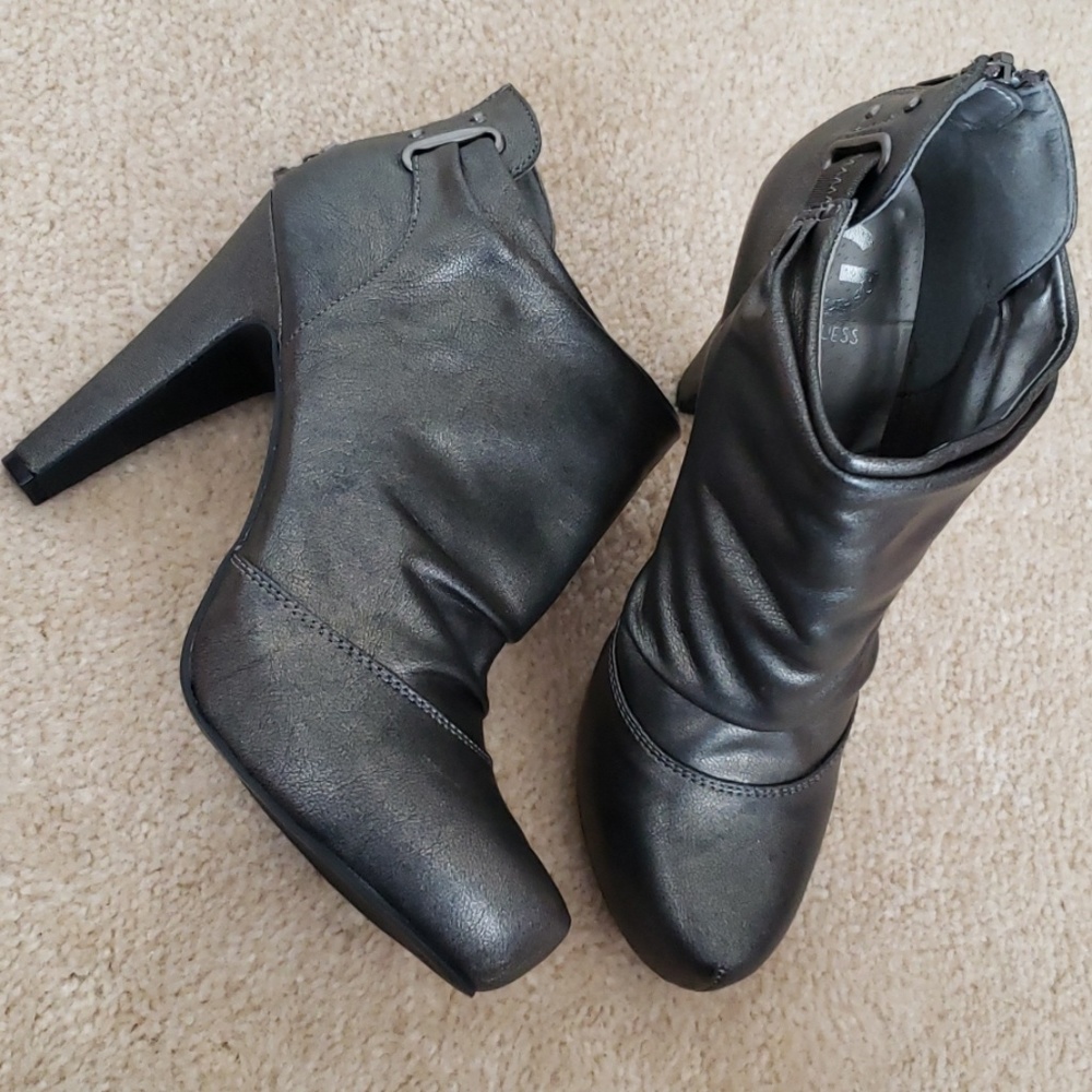 NWT! G by Guess Taylah Pewter Ankle Bootie (9)